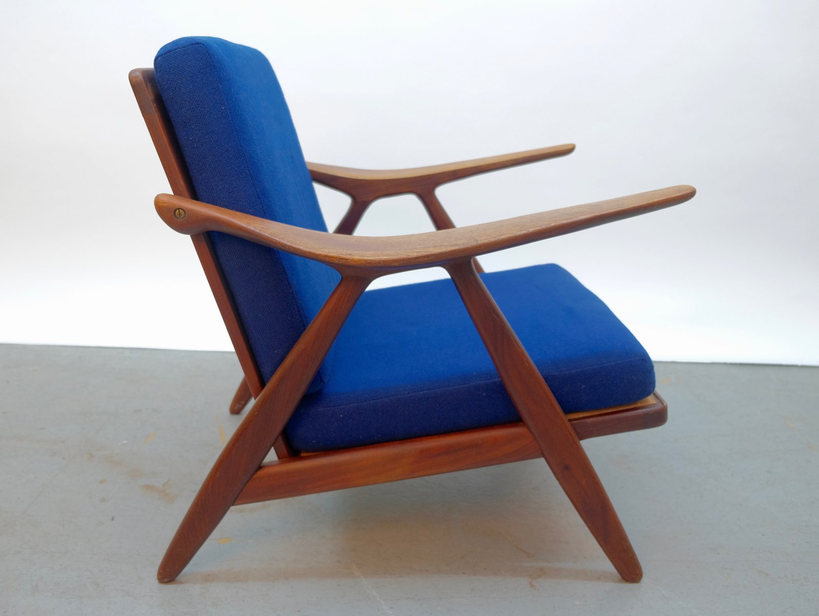 Zeitlose Eleganz statt Plastik – der Reflex Sessel von HE Design