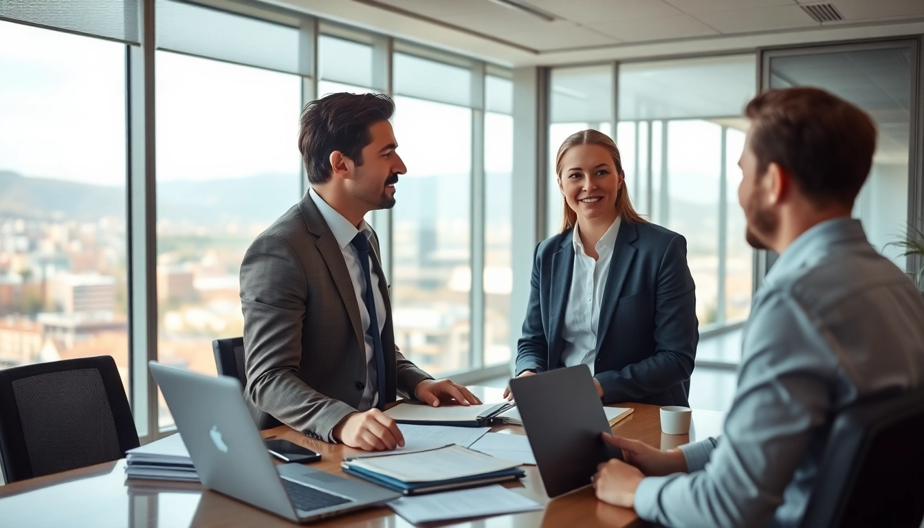 Hochqualifizierter Headhunter Schweiz führt ein Gespräch mit einem Kandidaten in einem modernen Büro.